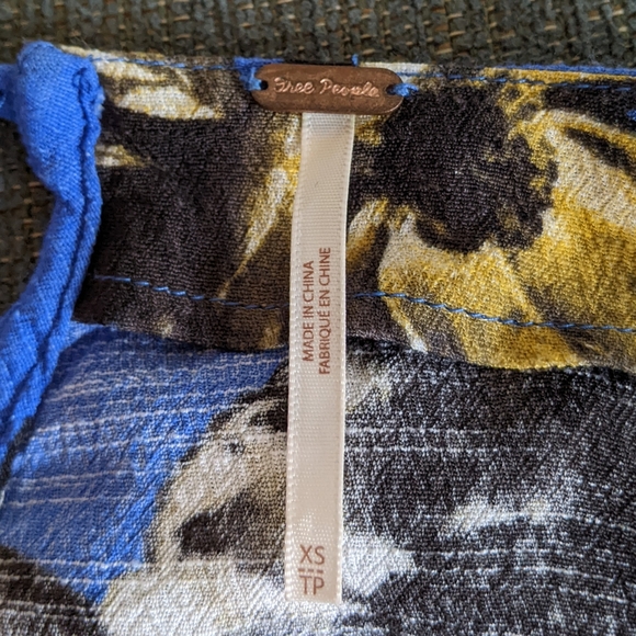 Free People All The Right Ruffles Romper Blue Floral Tie Front Wrap Sz XS - Picture 10 of 12